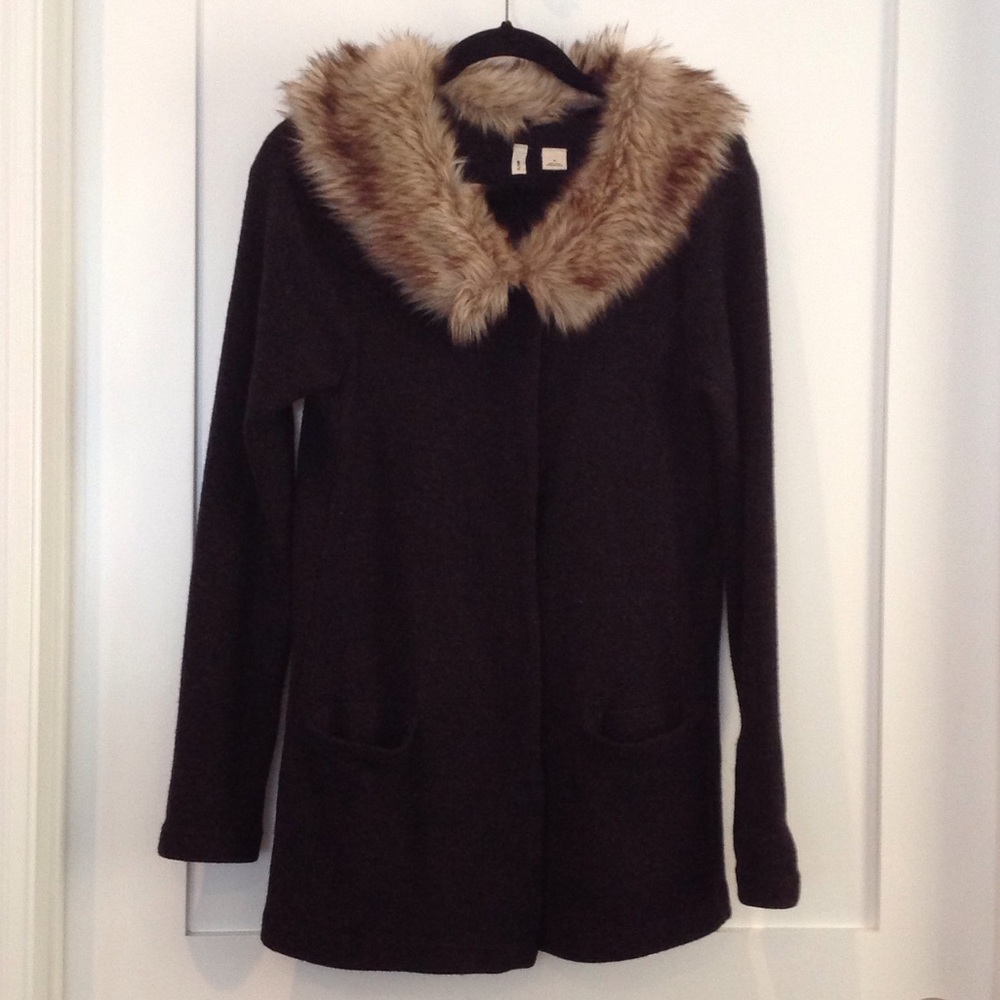 Cardigan sweater fur collar faux